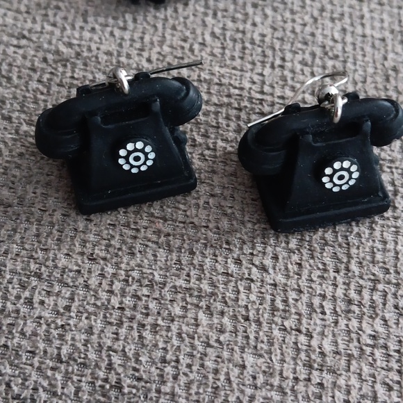 3 For $15💛Vintage Earrings Trio (3 prs) - Picture 3 of 4